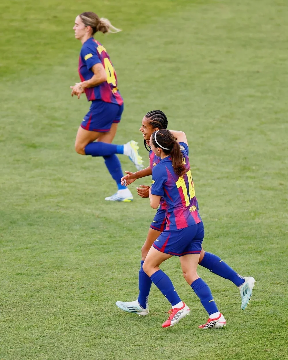 Brugts celebró su gol con Aitana