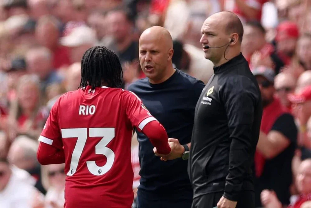 Ngumoha being substituted by Slot oon Saturday