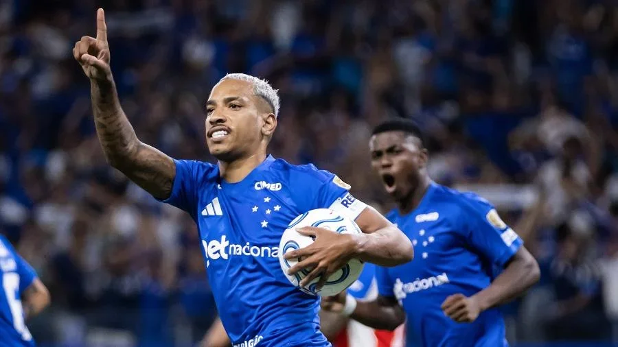 Matheus Pereira comemora gol marcado em Cruzeiro x Universidad Católica (CHI)